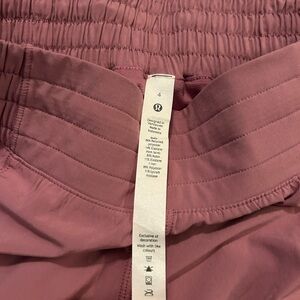 Lululemon Hotty Hots 2.5” Size 4
